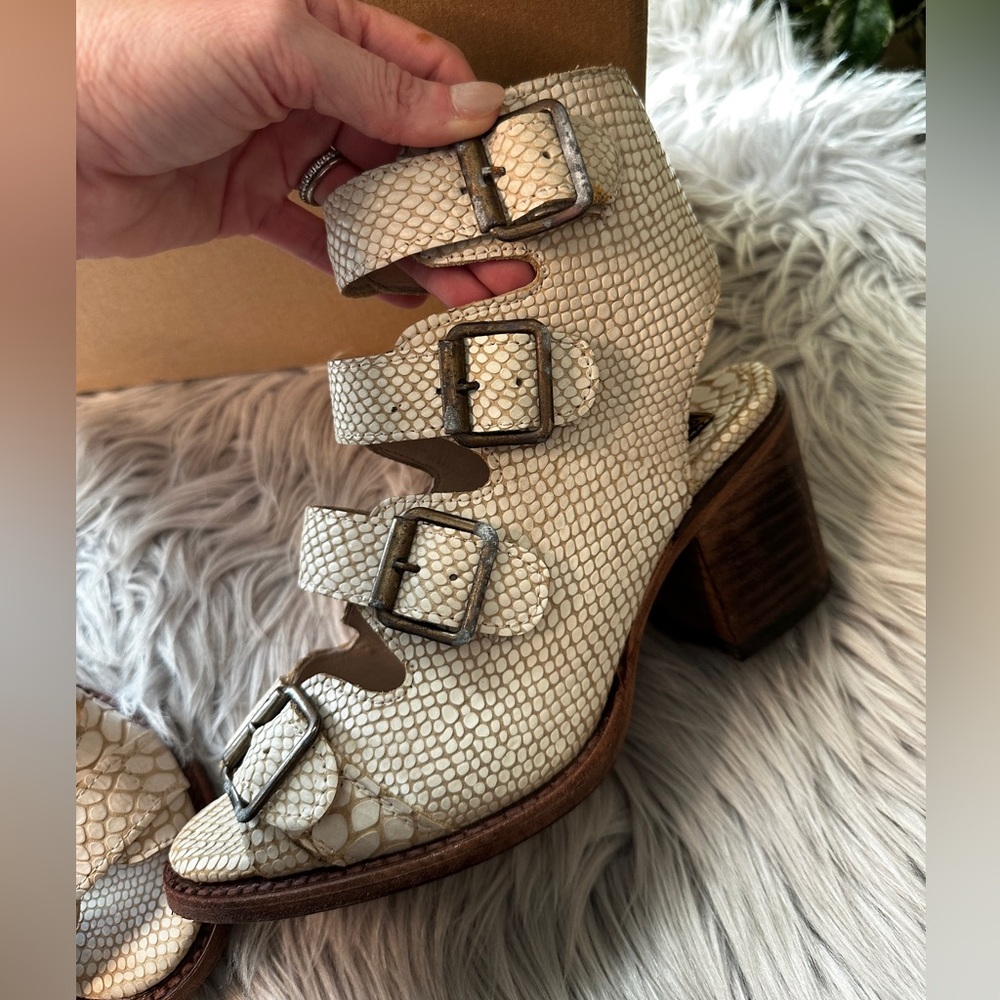 Freebird Quail bootie/sandal in White Snake - Picture 6 of 16